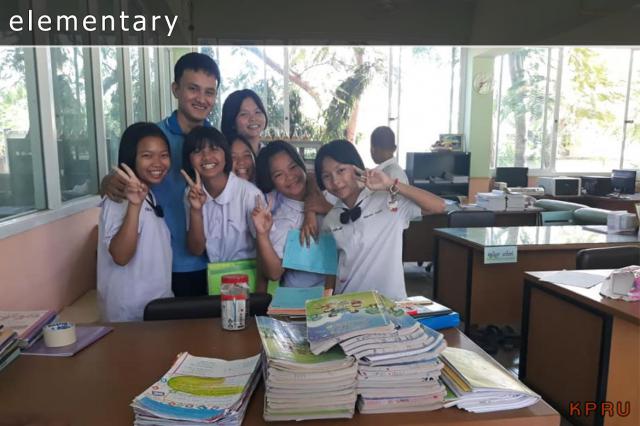 โปรแรมการประถมศึกษา คณะครุศาสตร์ มหาวิทยาลัยราชภัฏกำแพงเพรช ขอแสดงความชื่นชมยินดีกับศิษย์เก่า นายสุรสิทธิ์ สิงห์ระ รหัส55 คุณครูโรงเรียนท่านผู้หญิงพรสม กุลฑลจินดา จังหวัดตาก รับรางวัล"วิธีปฏิบัติที่เป็นเลิศ (Best Prectice)"