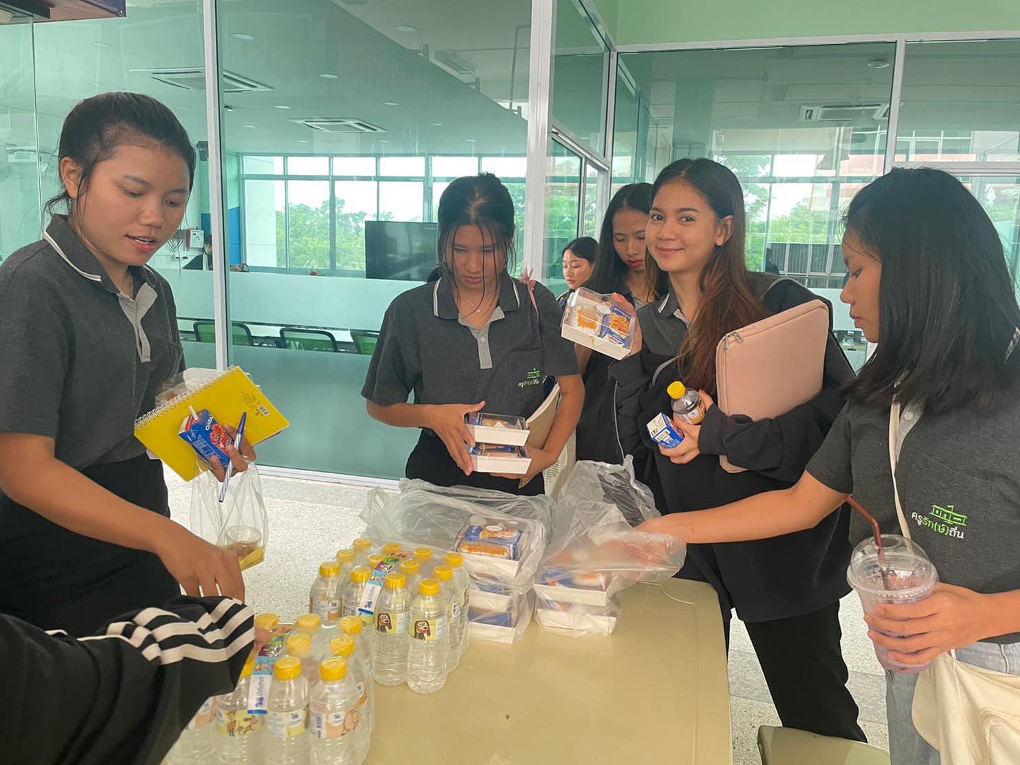 กิจกรรมส่งเสริมศักยภาพด้านวิชาการ ภายใต้โครงการพัฒนานักศึกษาทุนครูรัก(ษ์)ถิ่น ปีการศึกษา 2566 มหาวิทยาลัยราชภัฏกำแพงเพชร