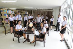 [20/08/60] ภาพถ่ายตัวแทนนายแบบและนางแบบนักศึกษาโปรแกรมวิชาการประถมศึกษา เพื่องานประชาสัมพันธ์โปรแกรมวิชาฯ ณ ห้องปฏิบัติการสตูดิโอ ชั้น 4 อาคารนวัตกรรมการศึกษา