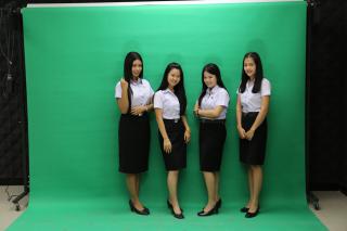 20. [20/08/60] ภาพถ่ายตัวแทนนายแบบและนางแบบนักศึกษาโปรแกรมวิชาการประถมศึกษา เพื่องานประชาสัมพันธ์โปรแกรมวิชาฯ ณ ห้องปฏิบัติการสตูดิโอ ชั้น 4 อาคารนวัตกรรมการศึกษา