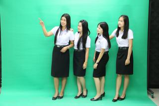 21. [20/08/60] ภาพถ่ายตัวแทนนายแบบและนางแบบนักศึกษาโปรแกรมวิชาการประถมศึกษา เพื่องานประชาสัมพันธ์โปรแกรมวิชาฯ ณ ห้องปฏิบัติการสตูดิโอ ชั้น 4 อาคารนวัตกรรมการศึกษา