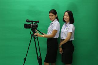 22. [20/08/60] ภาพถ่ายตัวแทนนายแบบและนางแบบนักศึกษาโปรแกรมวิชาการประถมศึกษา เพื่องานประชาสัมพันธ์โปรแกรมวิชาฯ ณ ห้องปฏิบัติการสตูดิโอ ชั้น 4 อาคารนวัตกรรมการศึกษา