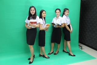 24. [20/08/60] ภาพถ่ายตัวแทนนายแบบและนางแบบนักศึกษาโปรแกรมวิชาการประถมศึกษา เพื่องานประชาสัมพันธ์โปรแกรมวิชาฯ ณ ห้องปฏิบัติการสตูดิโอ ชั้น 4 อาคารนวัตกรรมการศึกษา