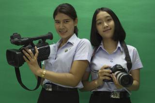 27. [20/08/60] ภาพถ่ายตัวแทนนายแบบและนางแบบนักศึกษาโปรแกรมวิชาการประถมศึกษา เพื่องานประชาสัมพันธ์โปรแกรมวิชาฯ ณ ห้องปฏิบัติการสตูดิโอ ชั้น 4 อาคารนวัตกรรมการศึกษา