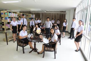 35. [20/08/60] ภาพถ่ายตัวแทนนายแบบและนางแบบนักศึกษาโปรแกรมวิชาการประถมศึกษา เพื่องานประชาสัมพันธ์โปรแกรมวิชาฯ ณ ห้องปฏิบัติการสตูดิโอ ชั้น 4 อาคารนวัตกรรมการศึกษา