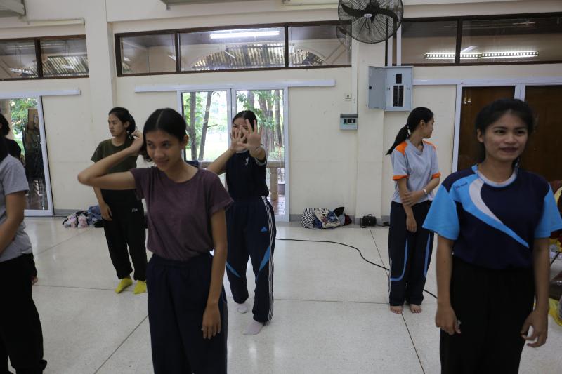 3. [19/10/60] นักศึกษาการประถมศึกษา รหัส 57 ซ้อมรำชุดการแสดงระบำชากังราวโดย ผศ.เยาวลักษณ์ ใจวิสุทธิ์หรรษา เนื่องในวันงานพระราชพิธีถวายพระเพลิงพระบรมศพพระบาทสมเด็จพระปรมินทรมหาภูมิพลอดุลยเดช ในวันที่ 26 ต.ค.60 ณ บริเวณที่ว่าการอำเภอเมือง จ.กพ.