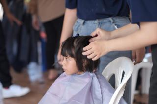 33. กิจกรรมการพัฒนาทักษะวิชาชีพครูในพื้นที่ห่างไกล (ช่างตัดผม) และการลงพื้นที่ฝึกตัดผมในโรงเรียนพื้นที่บริการของมหาวิทยาลัย