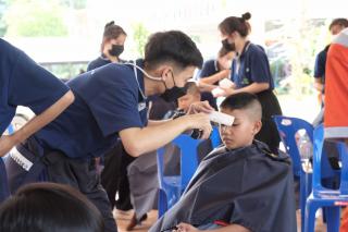 34. กิจกรรมการพัฒนาทักษะวิชาชีพครูในพื้นที่ห่างไกล (ช่างตัดผม) และการลงพื้นที่ฝึกตัดผมในโรงเรียนพื้นที่บริการของมหาวิทยาลัย