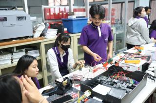 90. การอบรมเชิงปฏิบัติการ "ช่างไฟฟ้าเบื้องต้นสำหรับครูในโรงเรียนพื้นที่ห่างไกล และการบูรณาการเรียนการสอนสาระการเรียนรู้วิทยาศาสตร์”  วันที่ 27 มีนาคม 2566