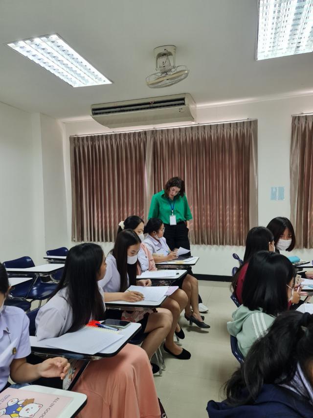 1. 20.11.2566 เรียนรู้กับครูอังกฤษในรายรายวิชาภาษาอังกฤษเพื่อการสื่อสาร นศ.ปี3 เทอม2.66